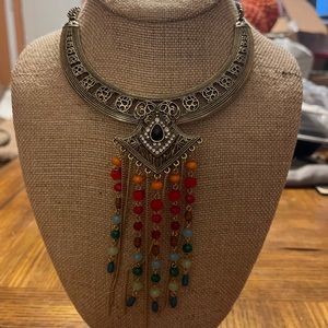 GORGEOUS STATEMENT NECKLACE
